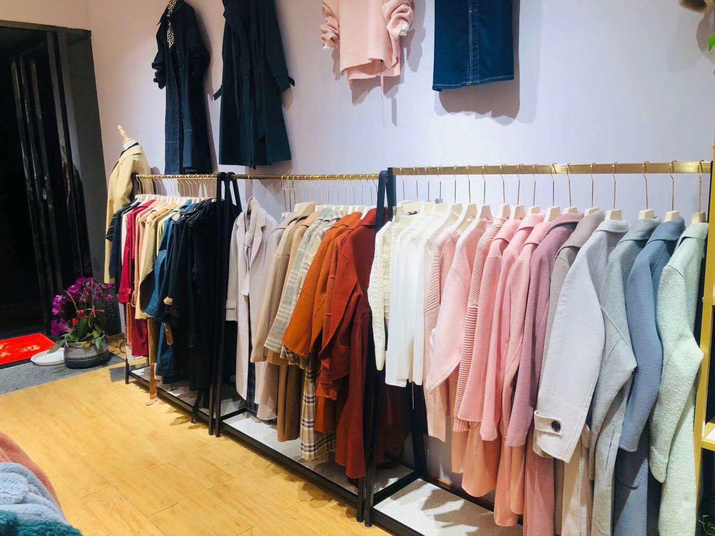 服装实体店进货渠道都有哪些 (服装进货渠道及批发商)