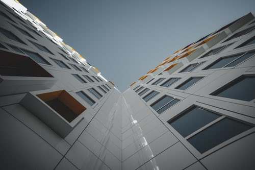 工作不开心很压抑要不要辞职,工作做得很压抑很煎熬该辞职吗