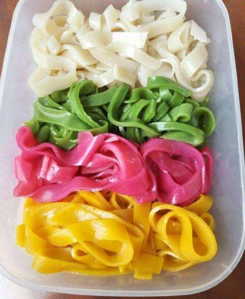 停留2分钟教你做蔬果五彩凉皮,小型五彩凉皮机器全自动一体机