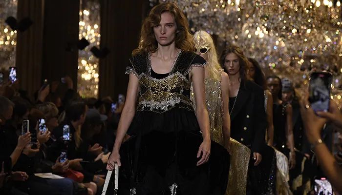 上海百场大秀时装周,百场大秀上海时装周