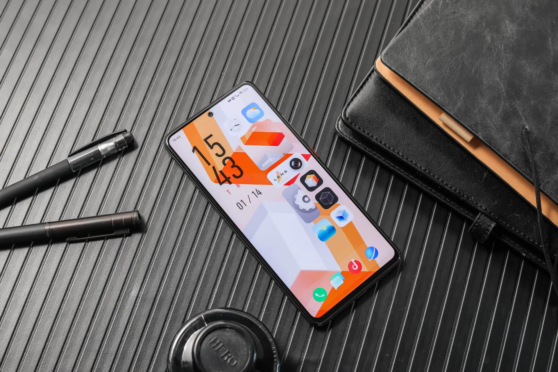 深圳一杯茶颜悦色都要100多，已经够买iQOO的128G内存了