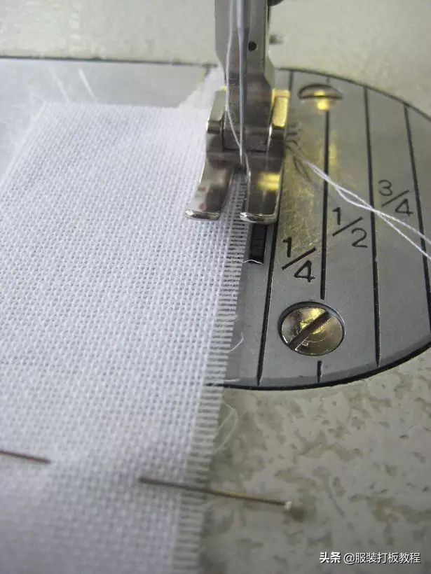 裁剪衣服后卷边怎么简单缝起来,卷边面料怎么裁剪