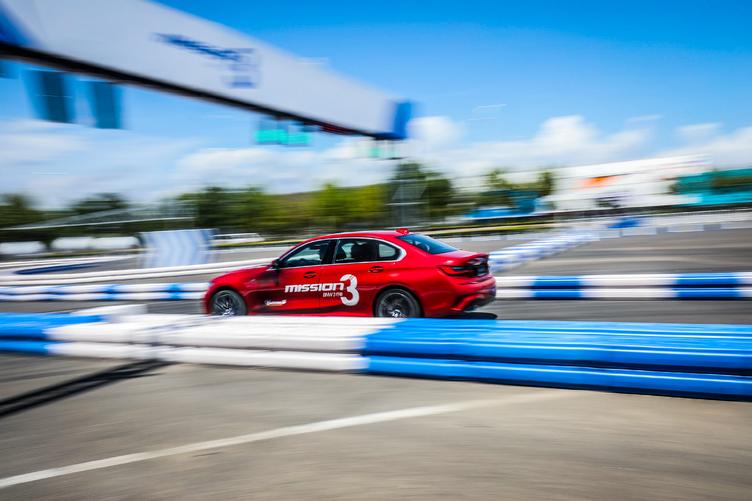 宝马轻量化做得最好的一款车,21款全新宝马3系测试