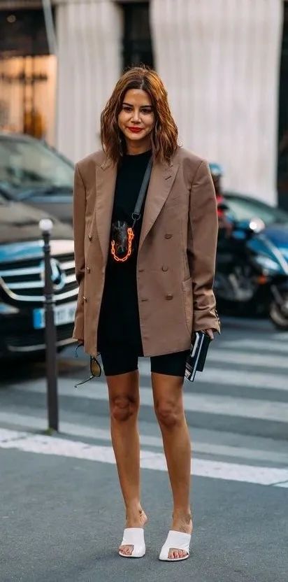 入夏凉拖怎么选,凉拖是选大一点的还是小一点的好