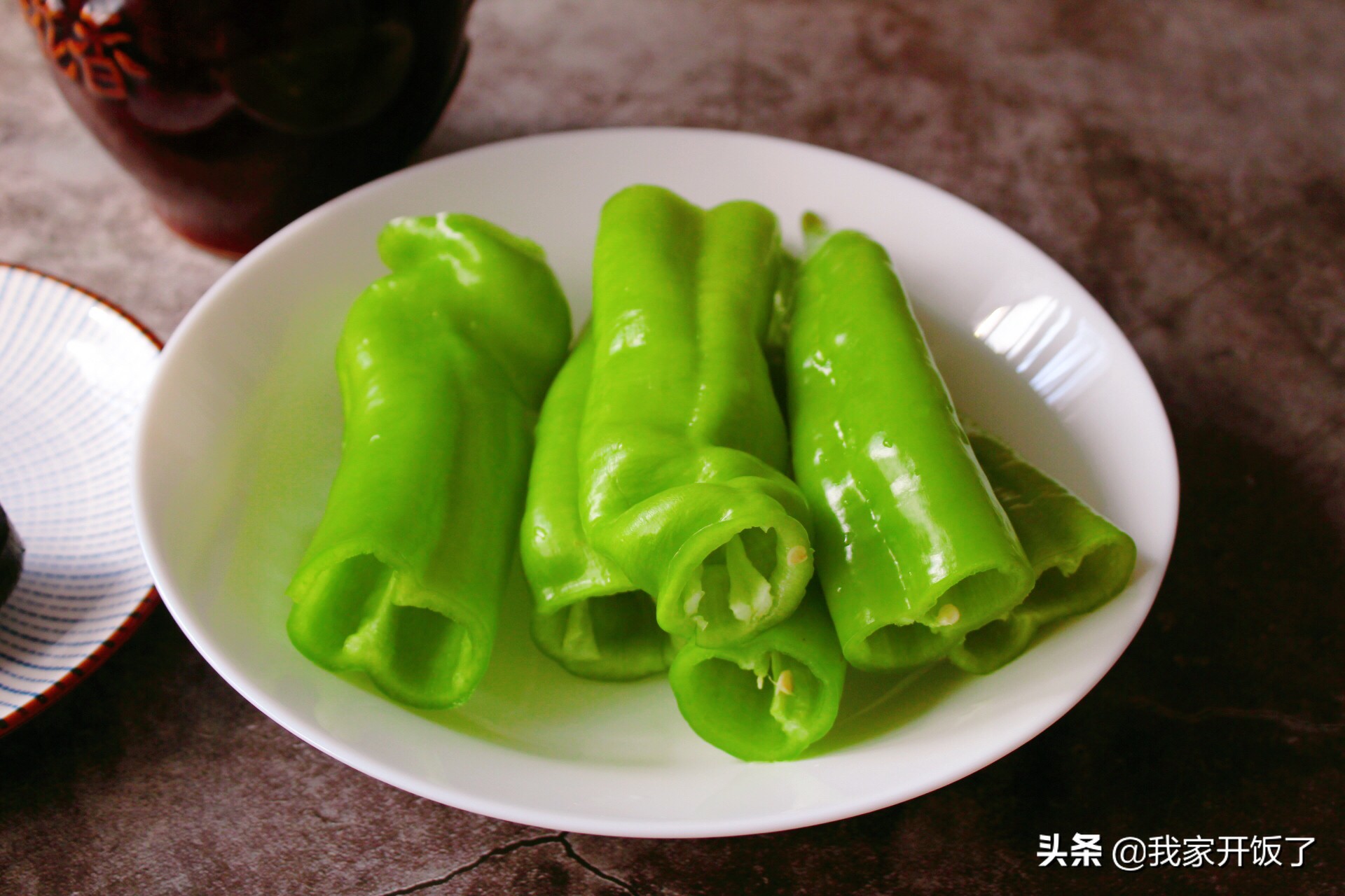 擂辣椒皮蛋入味,擂辣椒皮蛋拌饭辣不辣