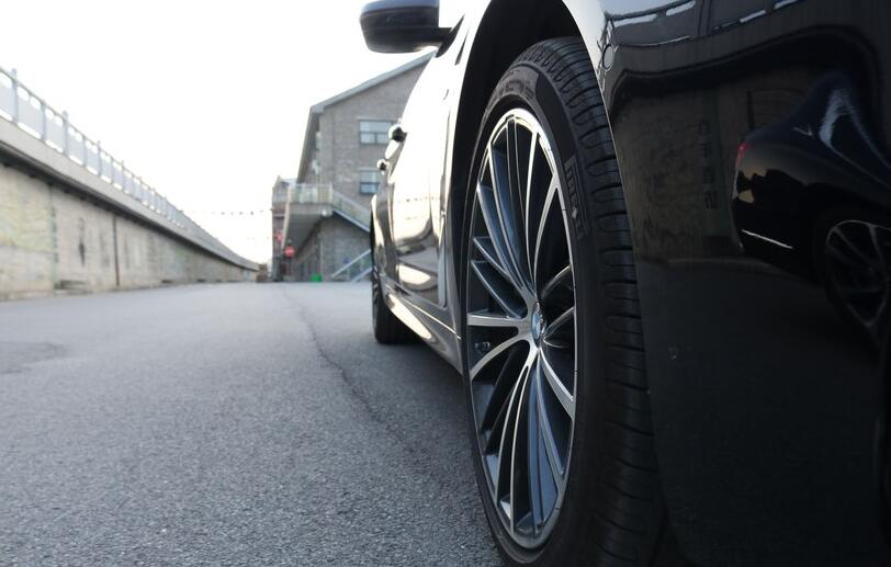 香车美女喜提爱车,香车美女提车