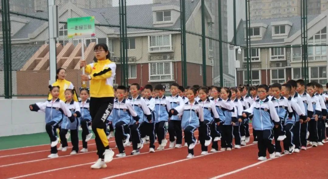 建*党**百年喜迎国庆——西安经开第二小学队列队形广播*比操**赛