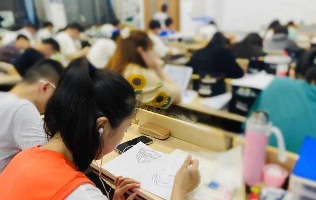 学硕和专硕区别可以自己选择吗,学硕和专硕哪个更值得选择