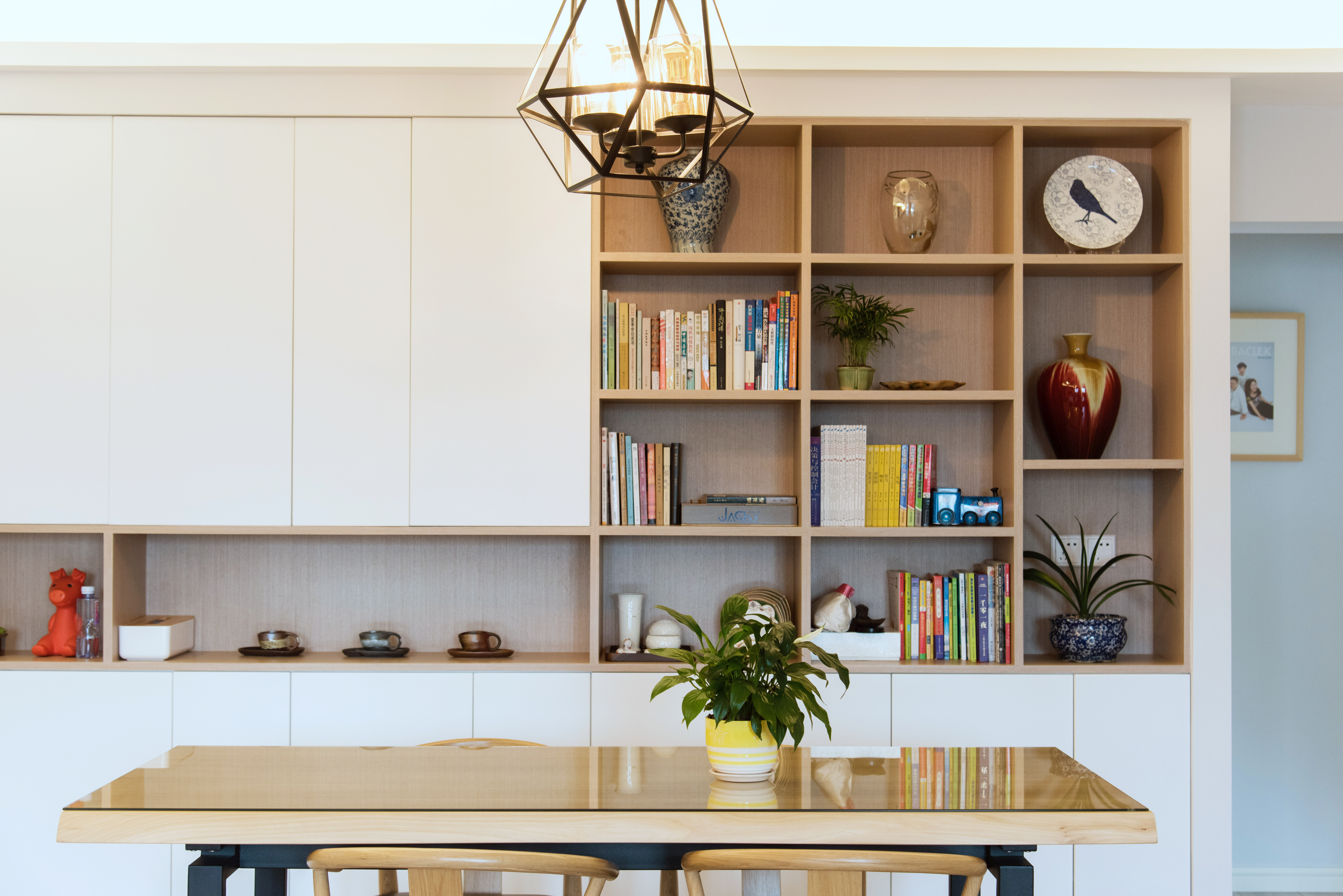 现代简约居所营造向往的生活,简约雅致住宅归于宁静的惬意之居