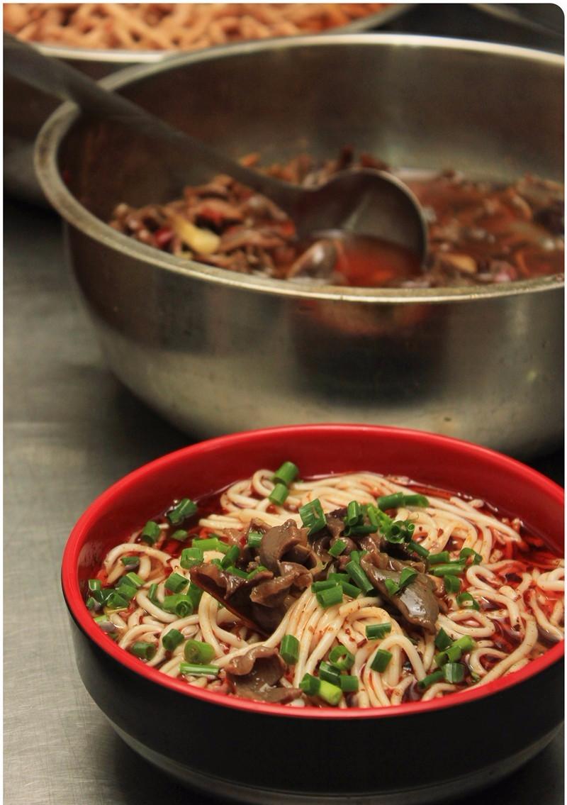 吃在“远航大酒楼”，绵阳学生的最高伙食标准