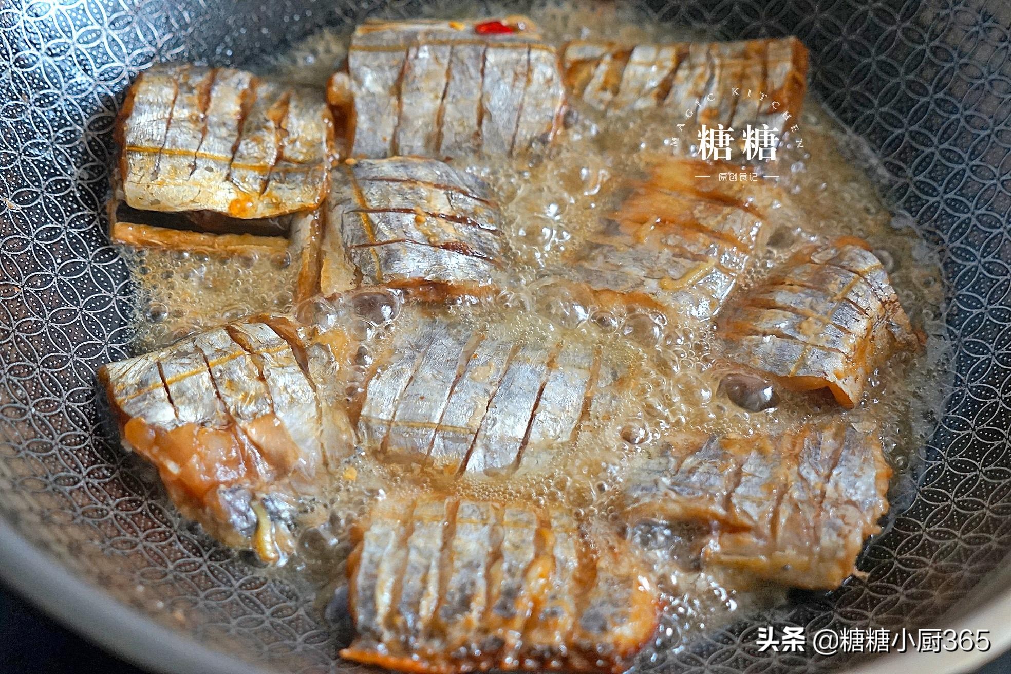 怎么煎带鱼才能不破皮还好吃,怎样用电饼铛煎带鱼不粘锅不破皮