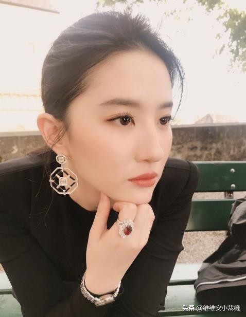 揭秘刘亦菲14天急速美白法,刘亦菲雾面妆和其他女星水光肌