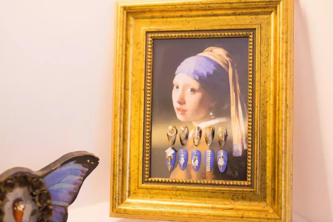 我应该给这些被骗来做美甲的男生道个歉