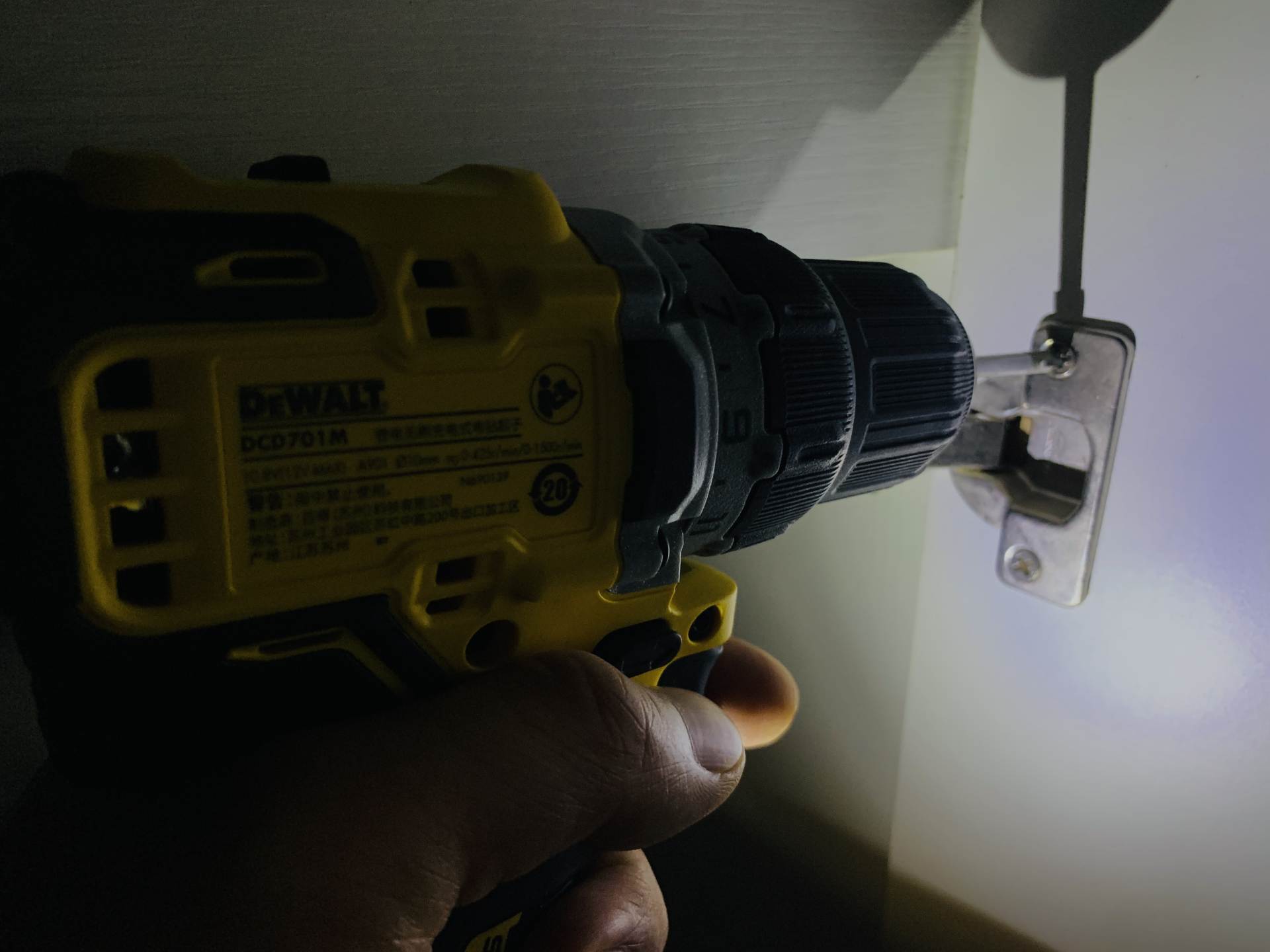 得伟电钻dcd701充满电要多久,得伟锂电钻测评