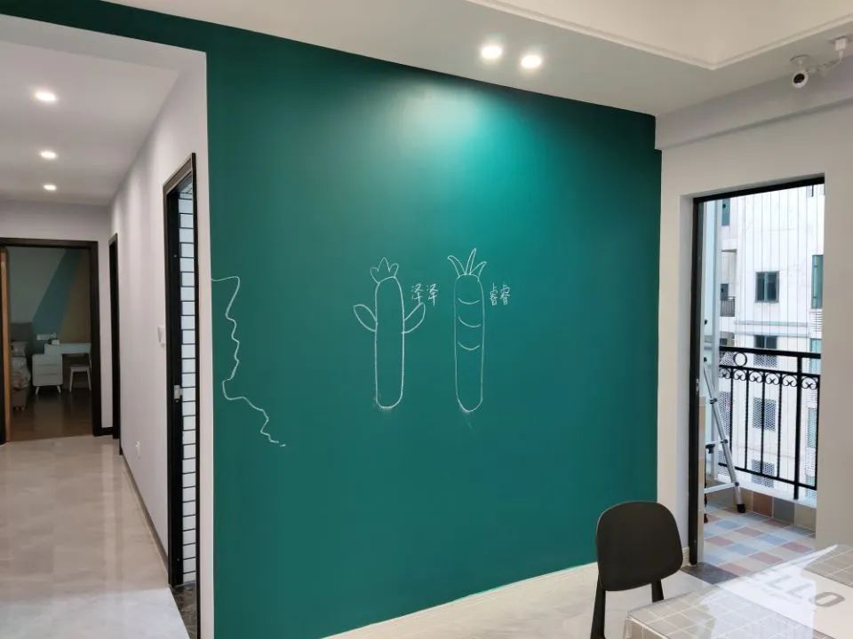 刮腻子时墙面刷什么油漆 (墙面刮腻子刷墙漆注意事项)