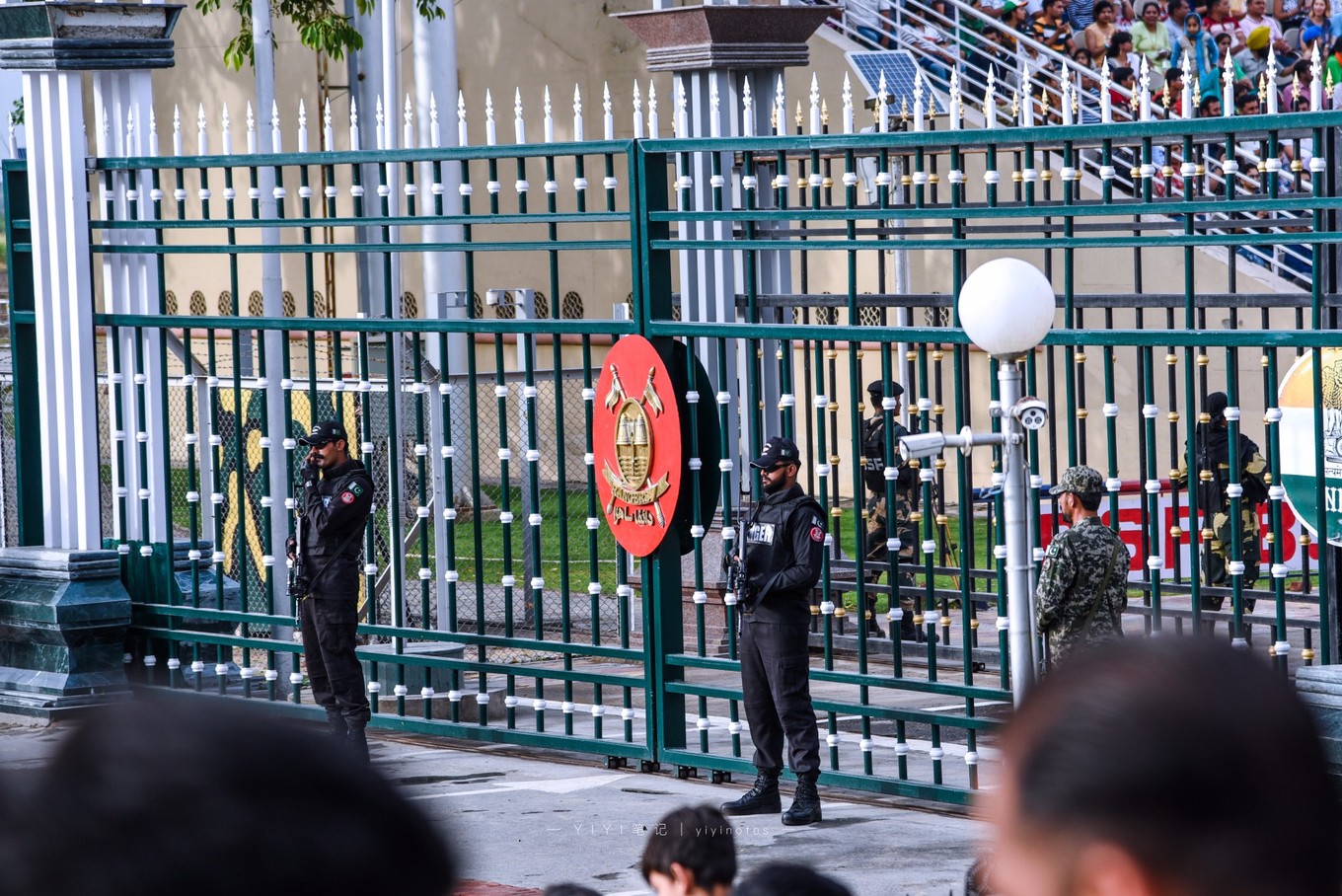 全世界最奇葩的表演,世界上最奇葩升降旗印巴