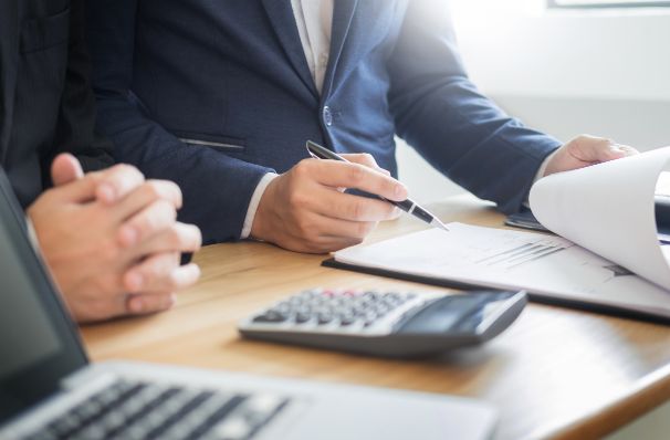 选择代理记账还是兼职会计,个人代理记账和兼职会计的区别