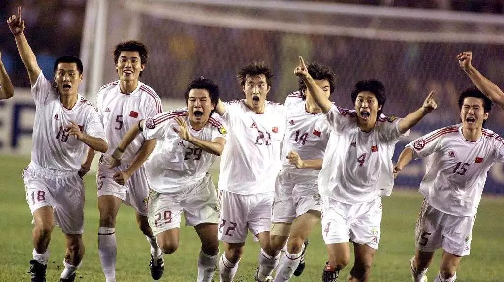 宸ヤ汉鏃ユ姤璇勮,宸ヤ汉鏃ユ姤鎵硅瘎