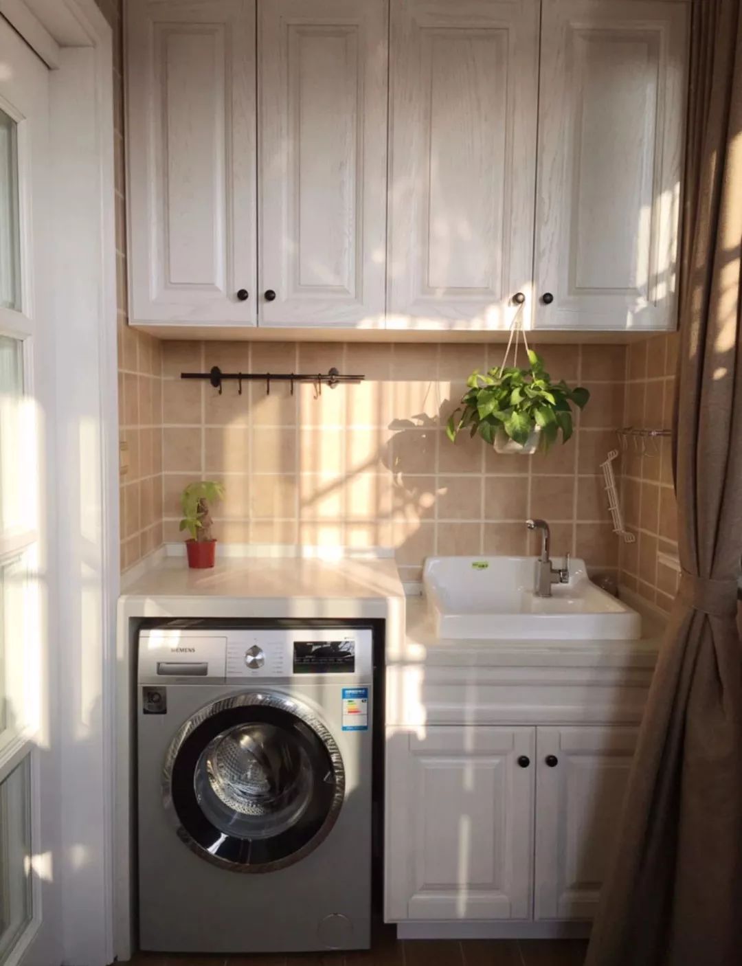 小阳台需要装洗手盆吗,阳台放拖把池好还是洗手盆好