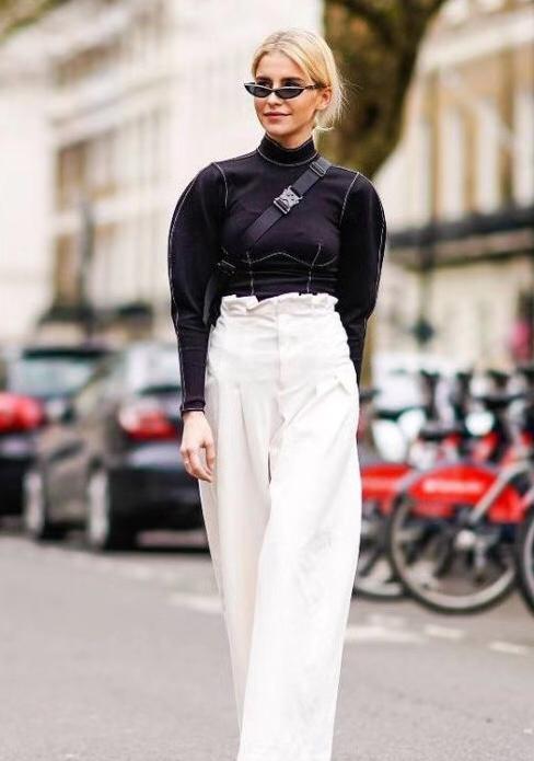 工装裤搭配宽松版t恤穿搭,今年最流行工装裤外套穿搭