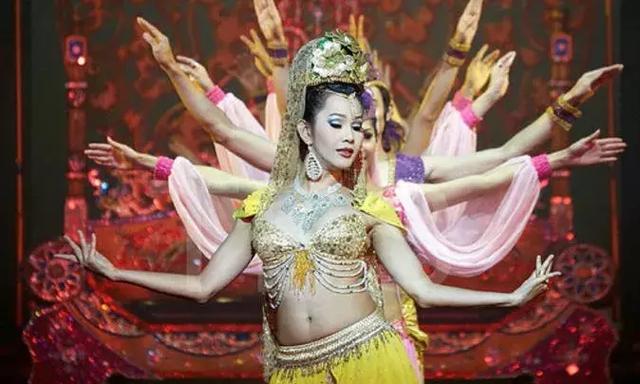 泰国泼水节搞笑事件,泰国泼水节最尴尬的场面