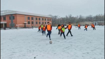 足球嗨起来的视频,雪地足球比赛