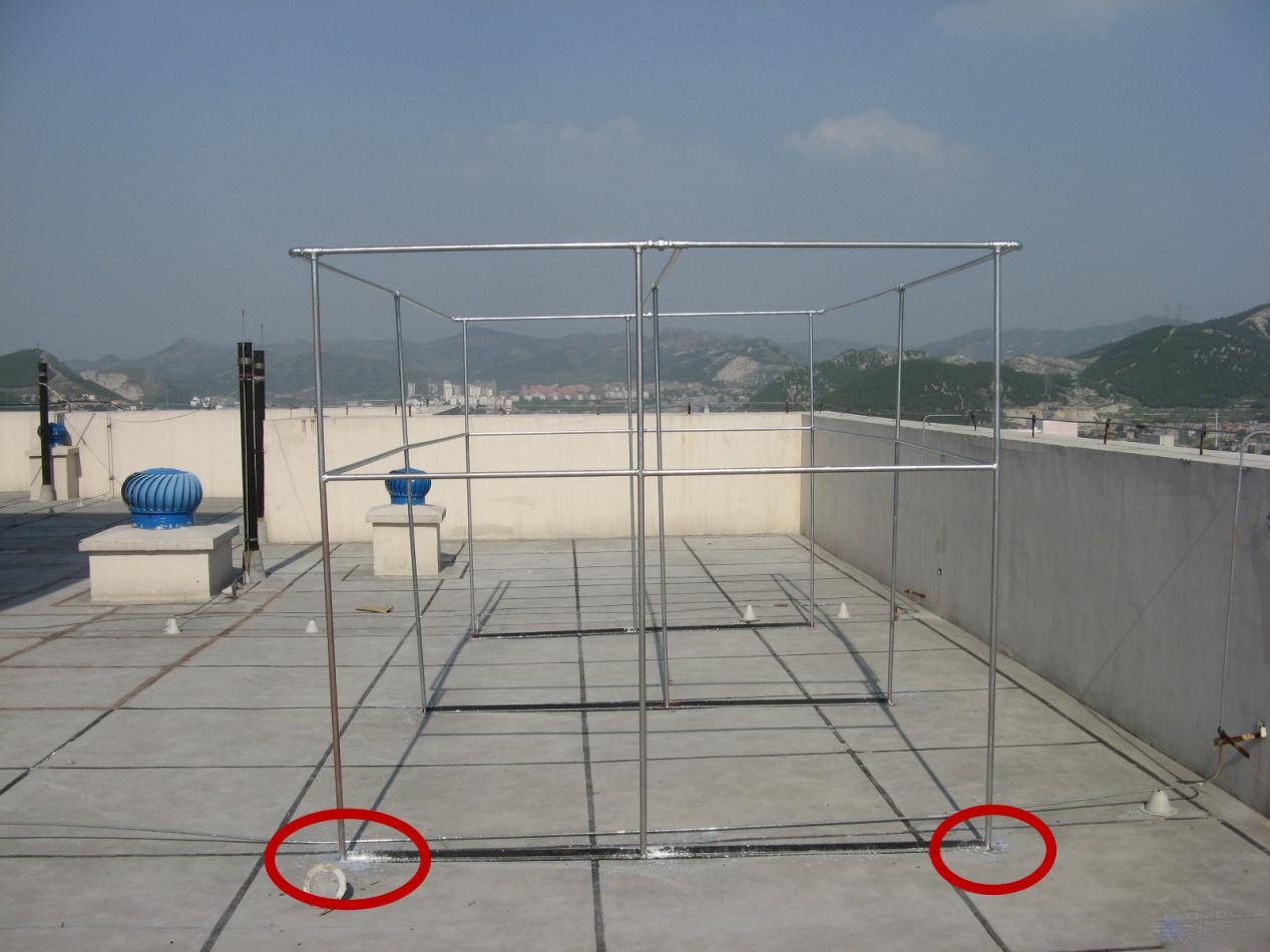 楼顶装太阳能离卫生间多远好,顶层房子安装太阳能如何防水