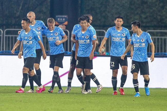 领先，但赢不下比赛！贝尼特斯的青春风暴为何刮不起来？