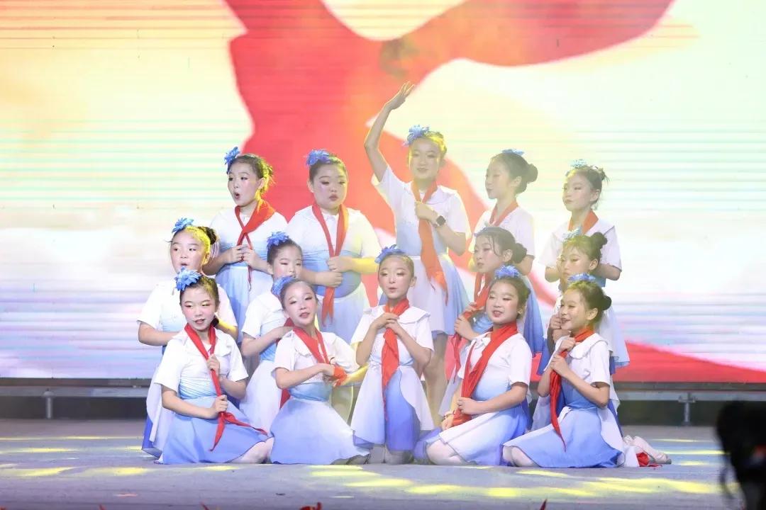 剑阁县鼓楼幼儿园庆祝中国*产党共**成立100周年暨毕业典礼文艺汇演