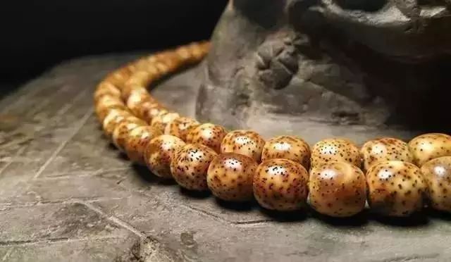 星月奶油黄是怎么回事,星月有包浆后盘玩时是什么感觉