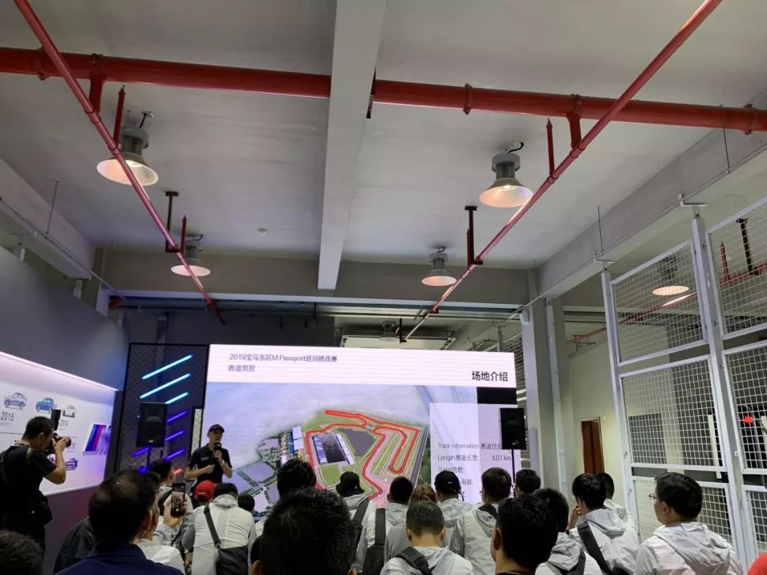 宝马的倒车影像真的好用,新款宝马倒车影像像素低