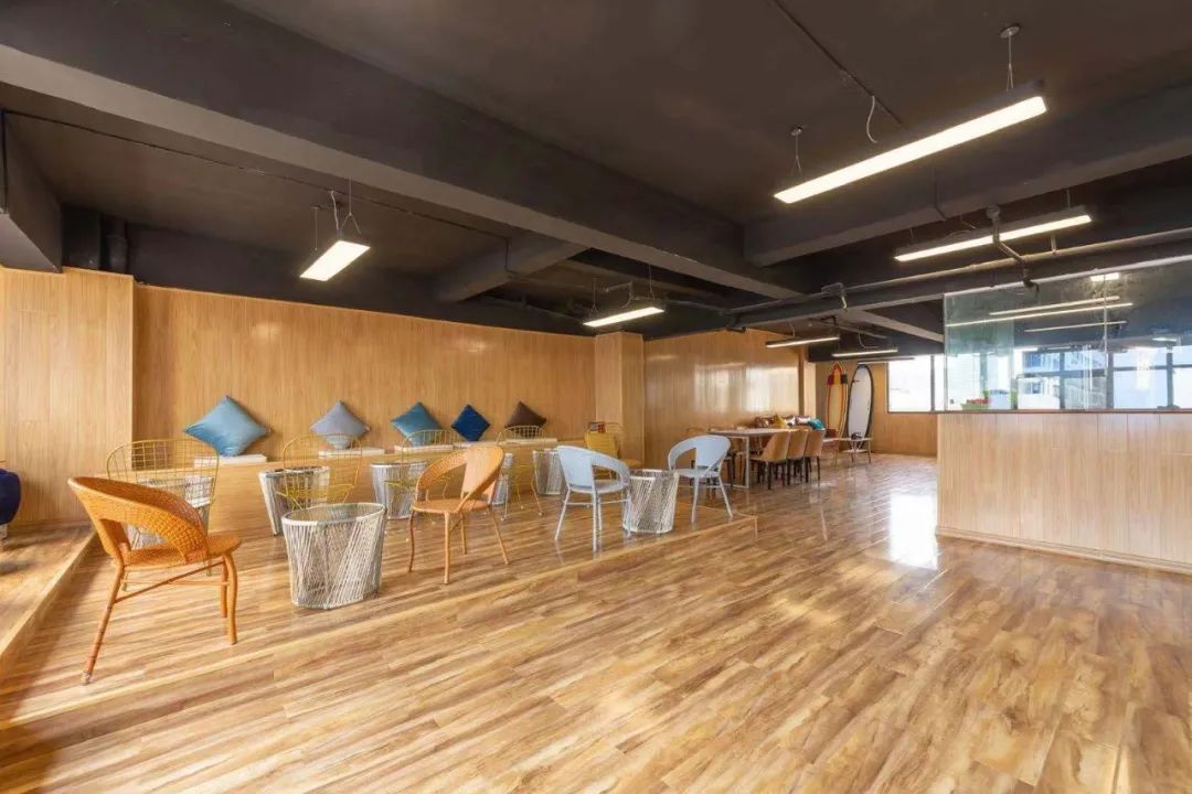 三亚易宿国际青旅义工长期招募，工作四小时/上四休二/男女不限