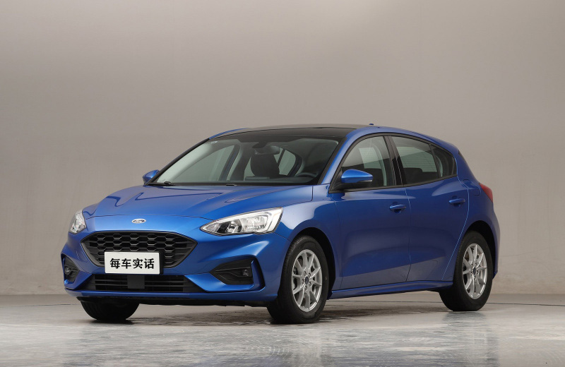 福克斯两厢2.0自动豪华运动,运动款福克斯与普通版的区别