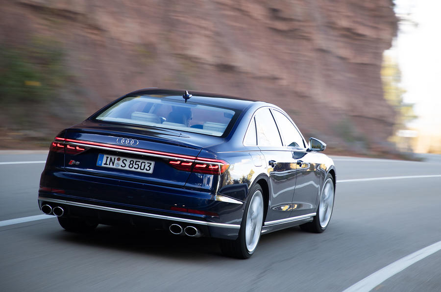 3.8秒破百是什么级别,2023奥迪s8最新款顶配黑武士