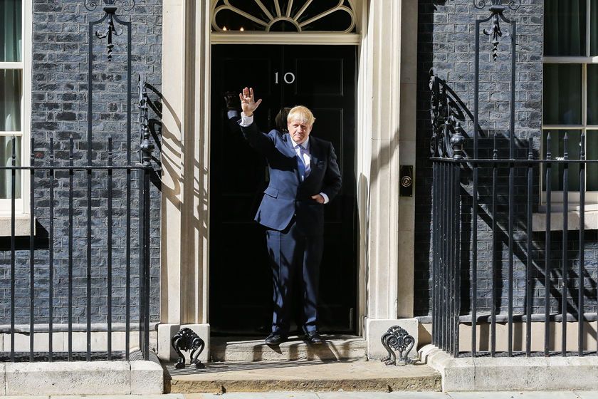 为什么英国还保留着英国皇室呢,英国王室为什么能延续千年