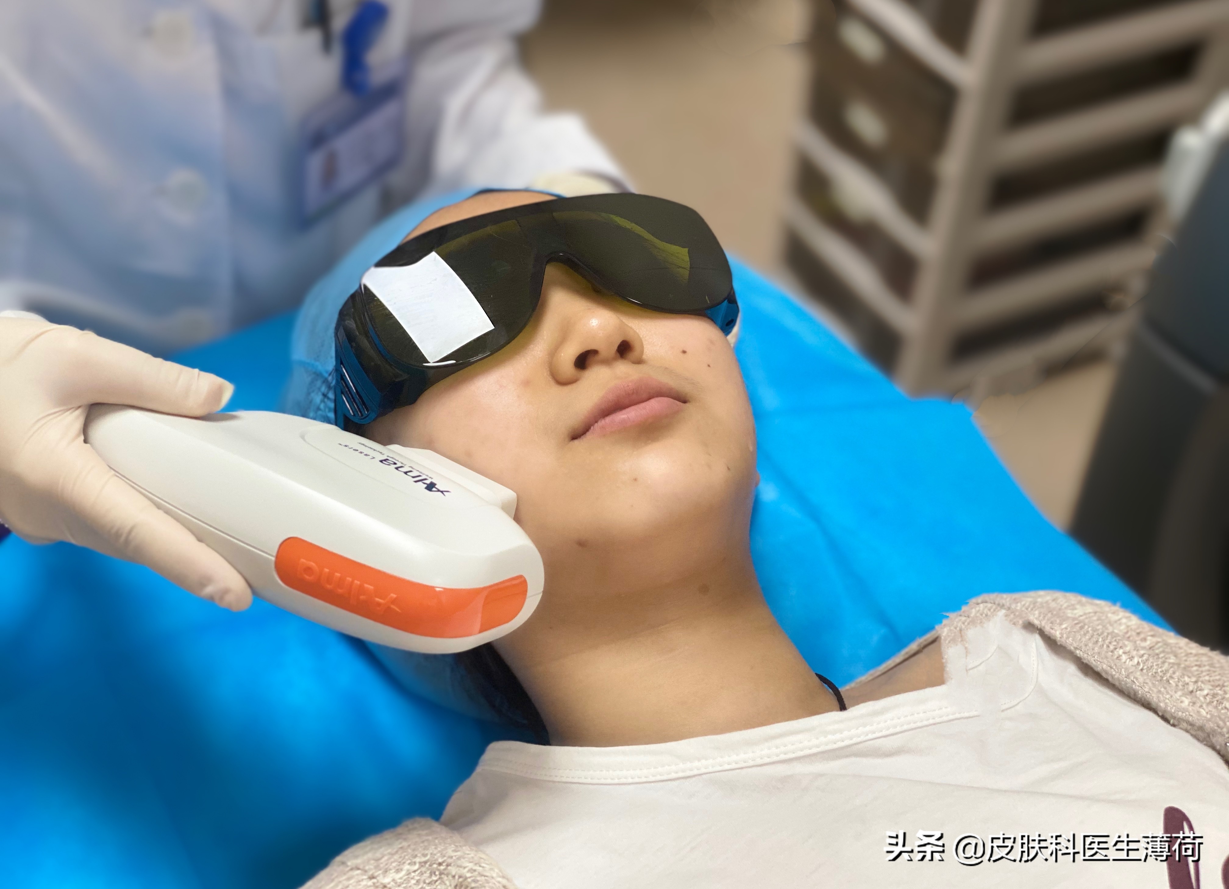 皮肤科医生教你如何处理痘印,医院的皮肤科主治痘痘痘印吗