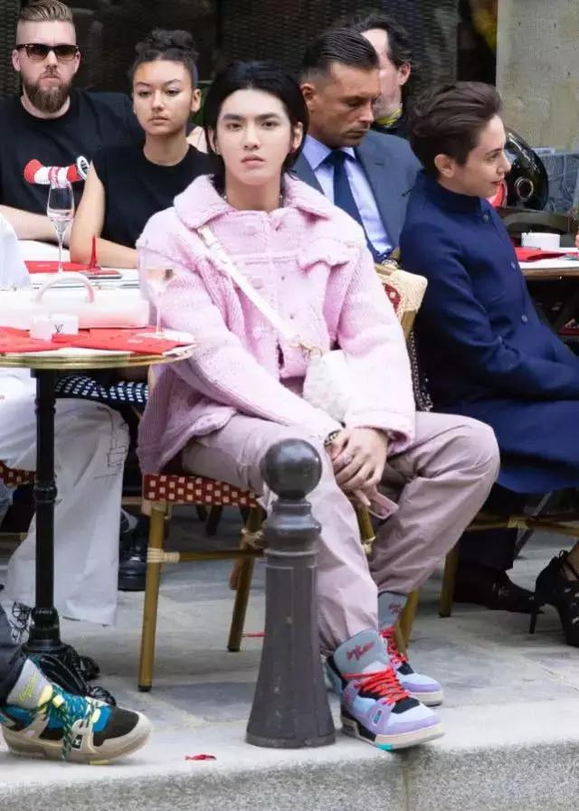 真男人三伏天不打伞？我们还要被性别标签束缚多久