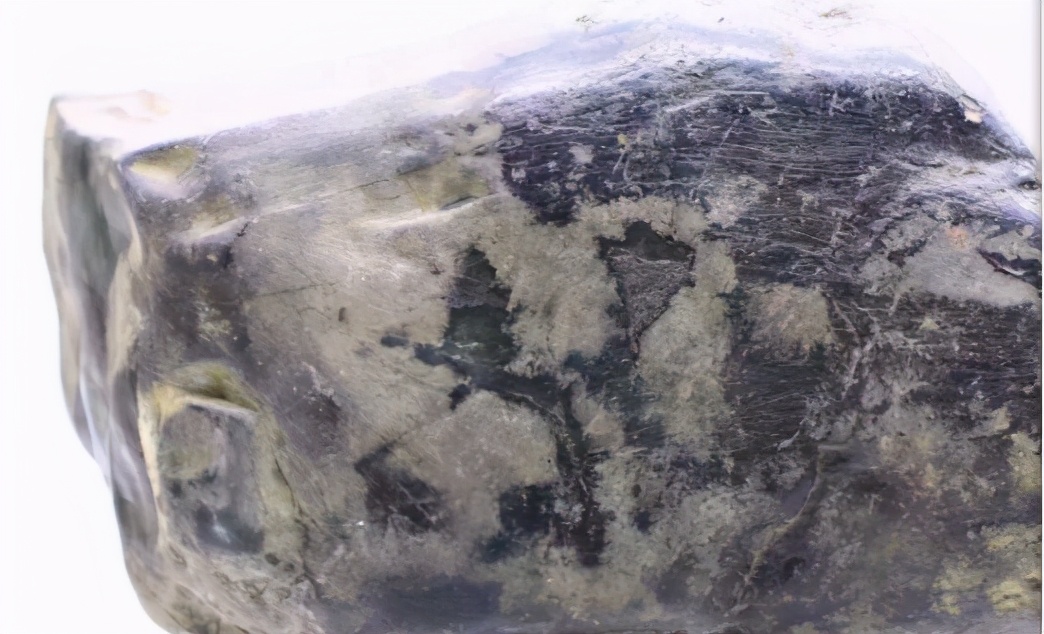 缅甸翡翠矿产现状,缅甸矿产翡翠