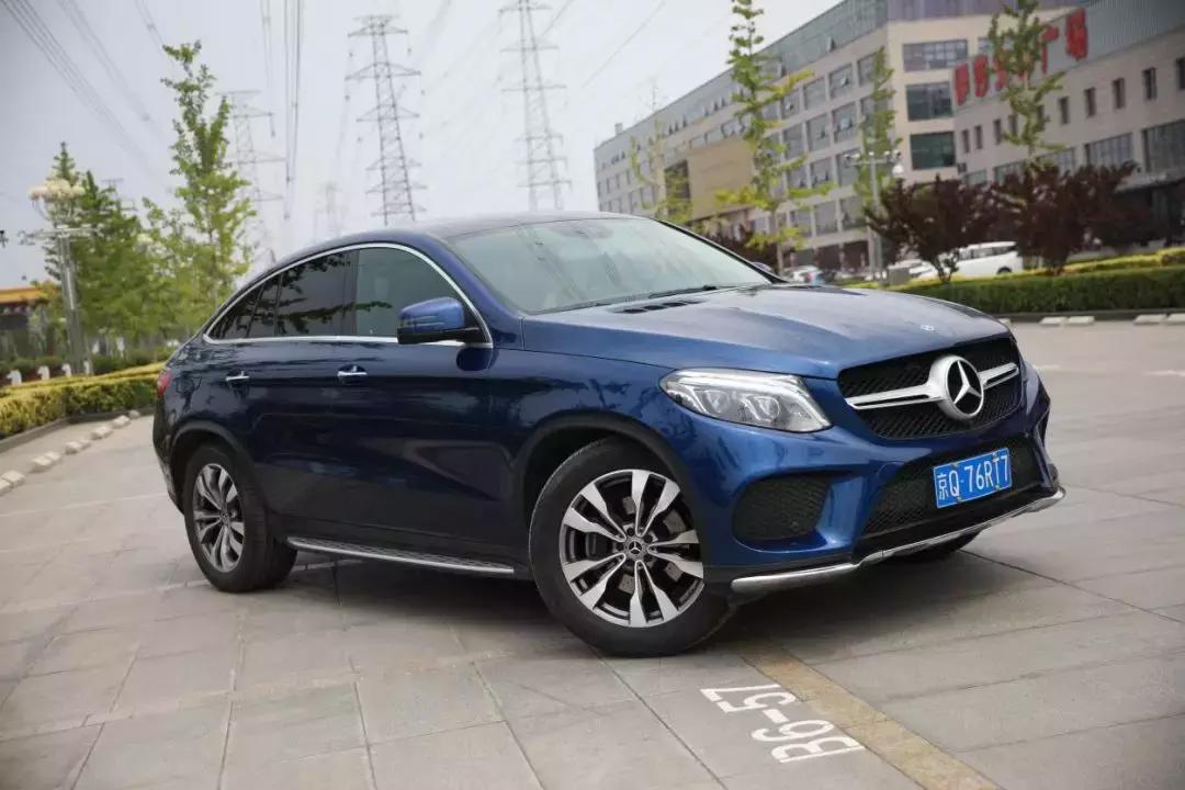 gle400轿跑suv试驾评测,奔驰gle400ecoupe