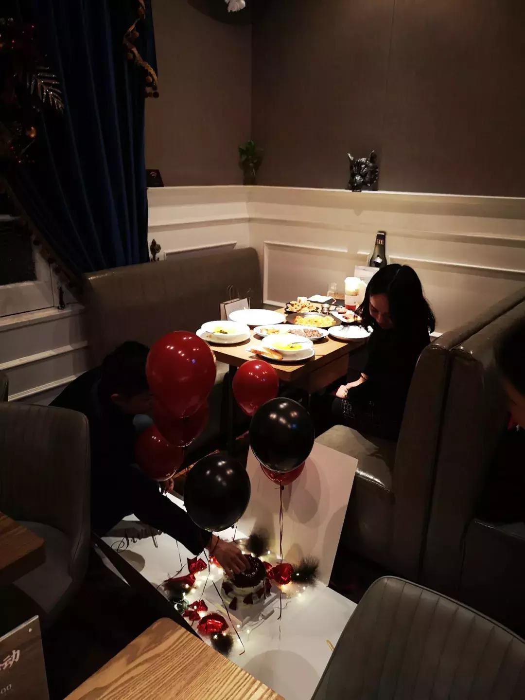 撒花瓣婚礼小哥哥,撒花小哥哥