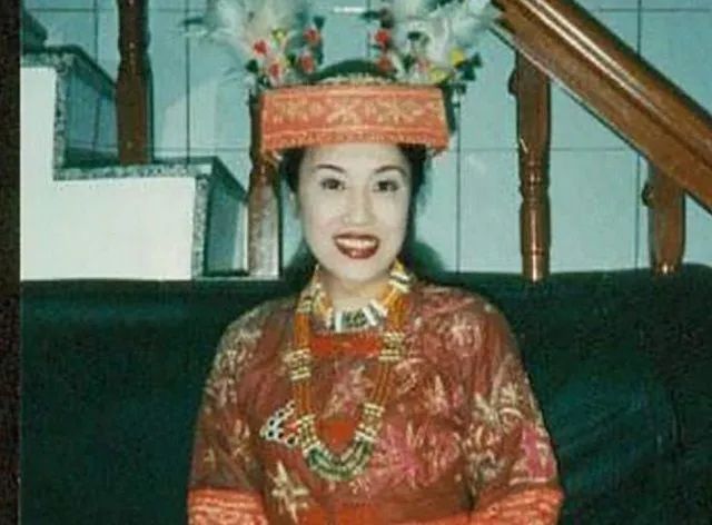 张克莎变性成功后嫁给富商,比金星还漂亮的变性女