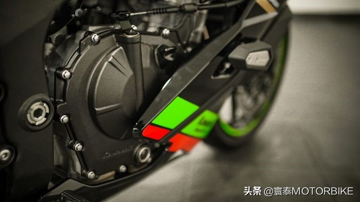 川崎zx-25r与川崎ninja400哪个快,川崎四缸忍者zx-25r配置大揭秘