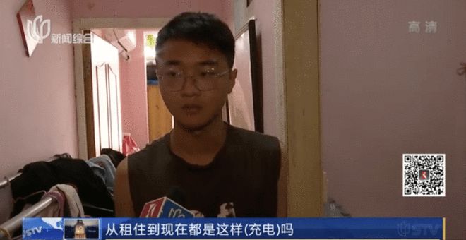 外卖小哥雨夜拔充电器触电后被救,外卖员积水处拔电瓶插头触电身亡