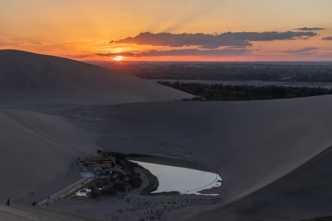 敦煌为什么会是佛教圣地,敦煌为什么能闻名世界