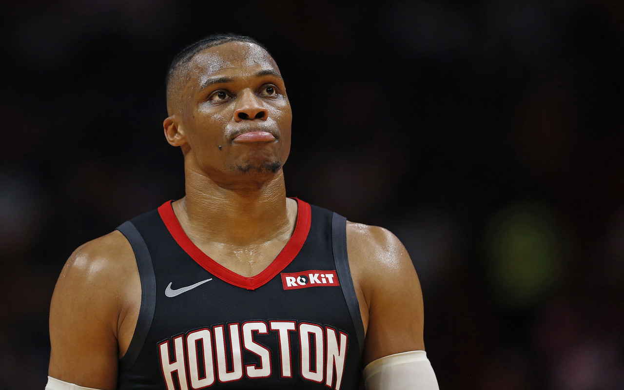 3850万真白给,15中4还有7个失误,正负值-14