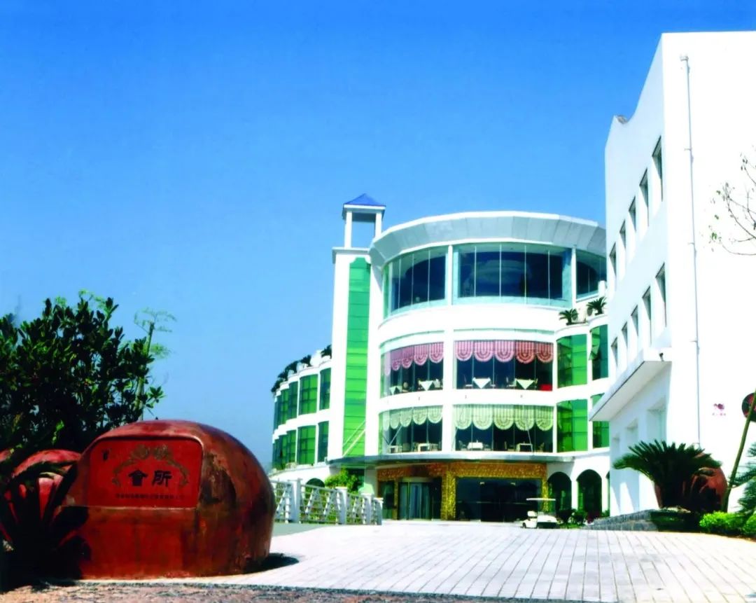 原生态山地球场,国内天然草坪球场