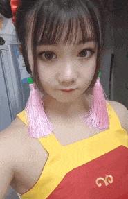 搞笑GIF动图：这色迷迷的小眼神我看着有点害怕！