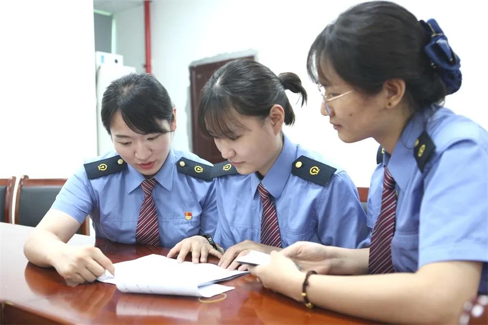 新时代铁路榜样王久军,火车头奖章获得者李聪