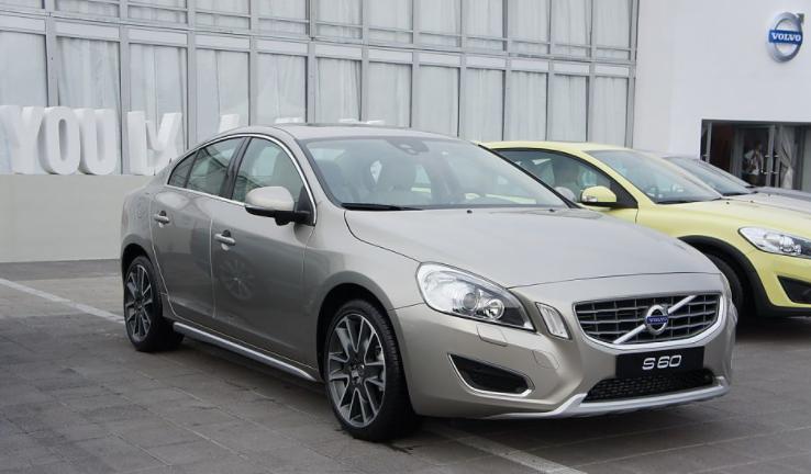 沃尔沃s60一个月的养车费大概多少,每月工资5000元养得起沃尔沃s60吗