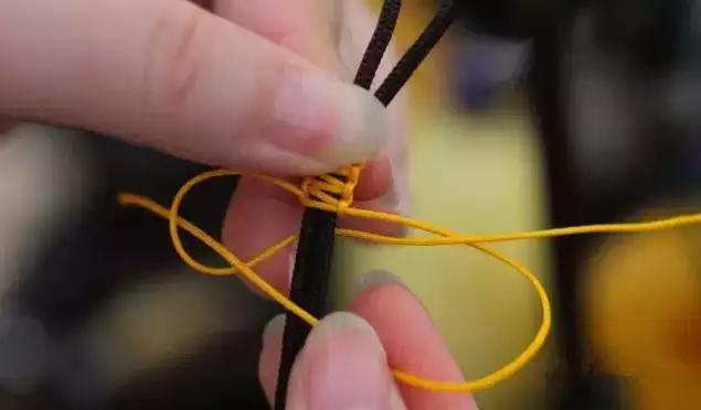 手编绳吊坠怎么打结,四股手编绳打结收尾